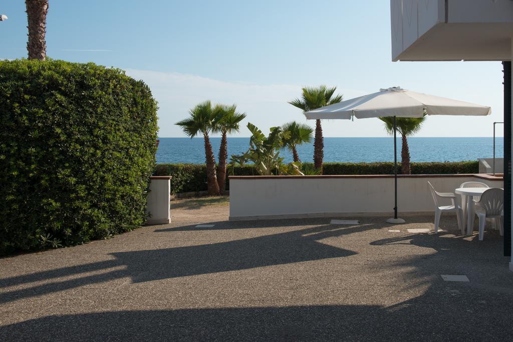 Blu Side Hotel & Residence Torre San Giovanni Ugento Eksteriør billede